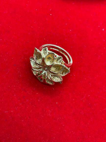 LADIES 14K YELLOW GOLD FLOWER RING