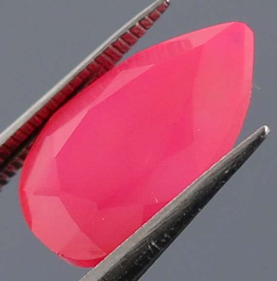 Gorgeous 2.38ct faceted flamingo pink Opal