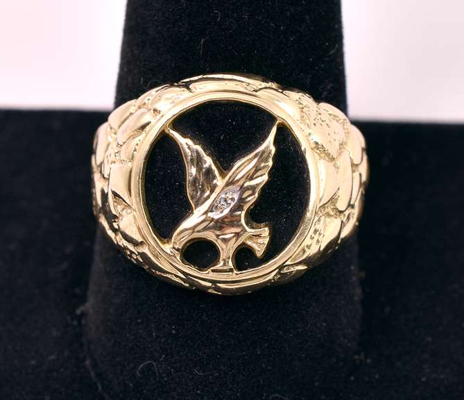 Magnificent Eagle Men's Ring in Yellow Gold