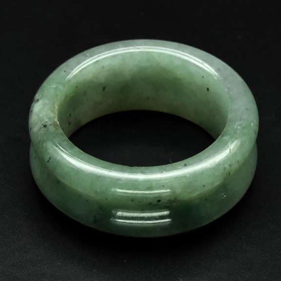 Stunning all natural 32.60ct Jadite Jade ring