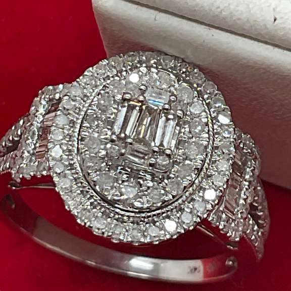 CERTIFIED 14K WHITE GOLD AND DIAMOND RING