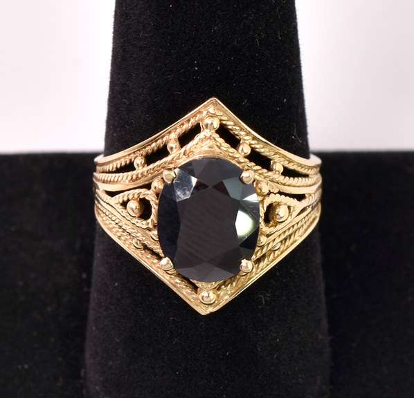 Lavish Sapphire Ring in Yellow Gold