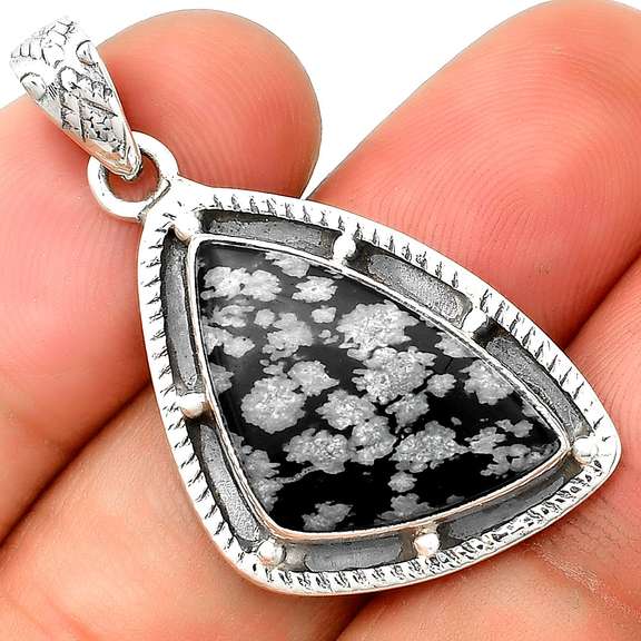 Elegant 27.24ct Snowflake Obsidian pendant
