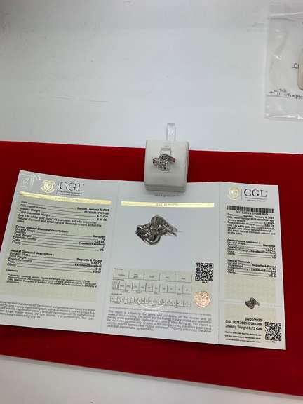 CERTIFIED 14K WHITE GOLD AND DIAMOND RING