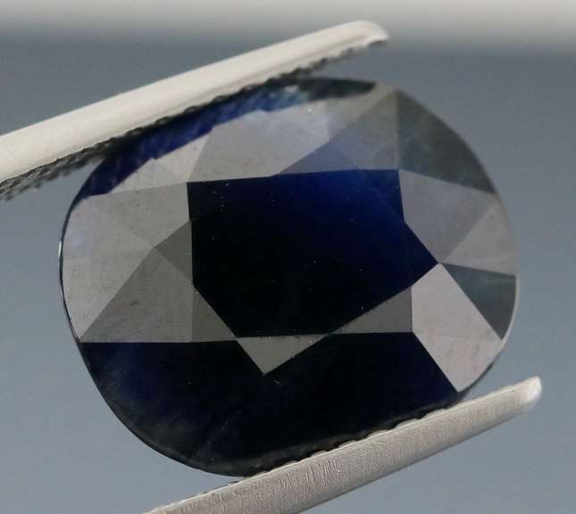 Investment sized 7.13ct GIA certified Sapphire