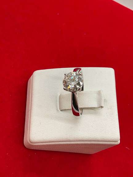 CERTIFIED 14K WHITE GOLD DIAMOND SOLITAIRE  RING WITH 1.60 CARAT LAB GROWN DIAMOND