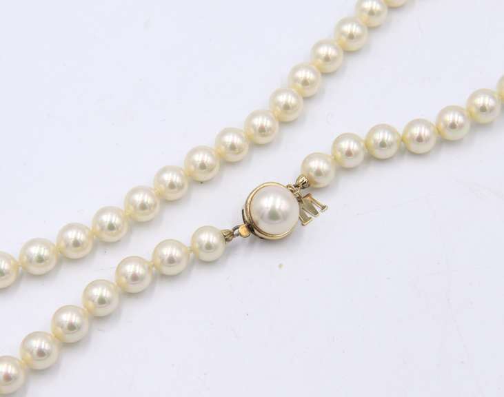 Set of Majorica Pearl Necklace and Bracelet