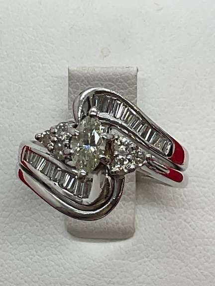 CERTIFIED 14K WHITE GOLD AND DIAMOND RING