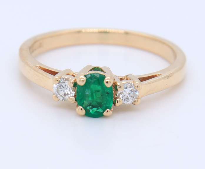 Stunning Yellow Gold Oval Emerald nad Diamond Side Ring