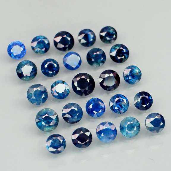 Natural 3.48ct blue Sapphire set with multiple hues