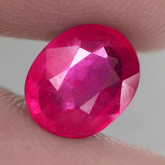 Stunning 3.06ct reddish pink Ruby