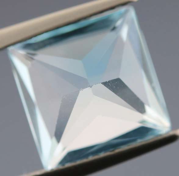 Gorgeous 4.65ct princess cut sky blue Topaz