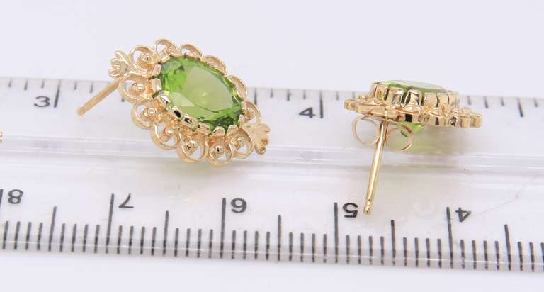 Amazing Yellow Gold oval Filgree Peridot Earrings