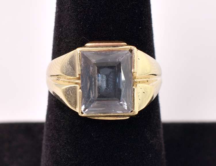Wonderful Topaz Ring in Yellow Gold