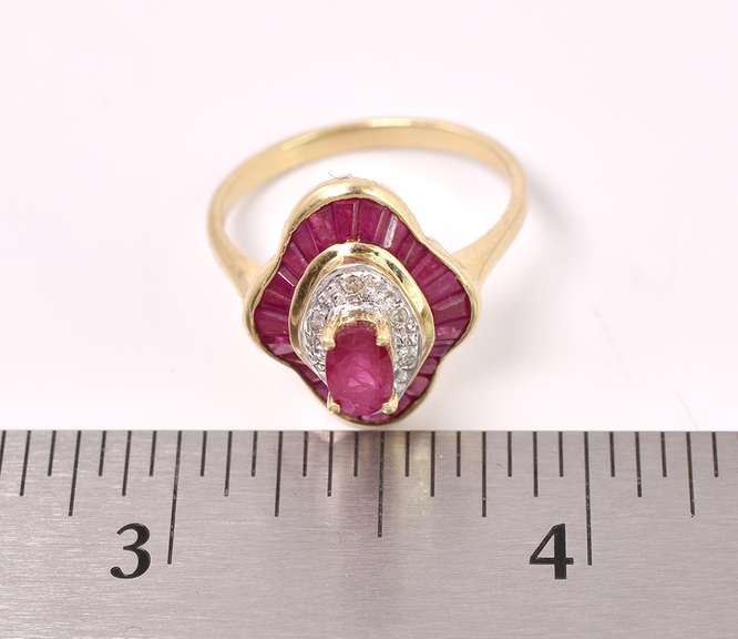 Wonderful Ruby and Diamond Ring in Yellow Gold