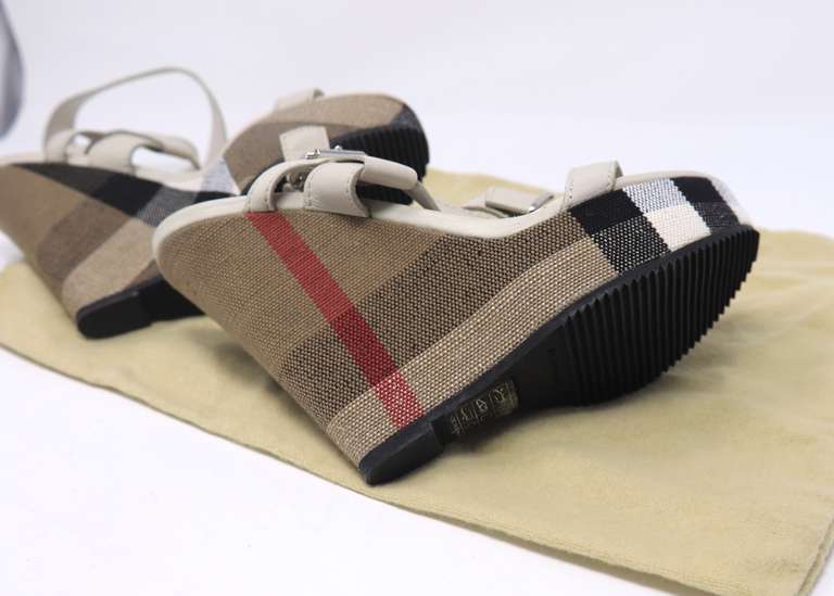 Burberry Goldfinch Check Wedge Sandal in White Color
