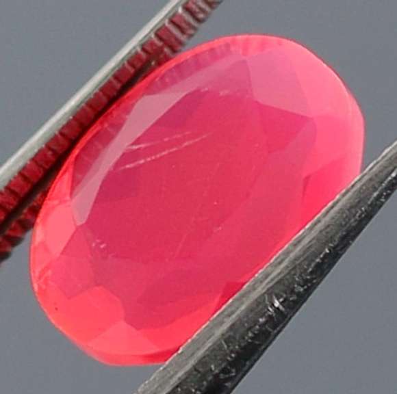 Gorgeous 1.52ct faceted flamingo pink Opal