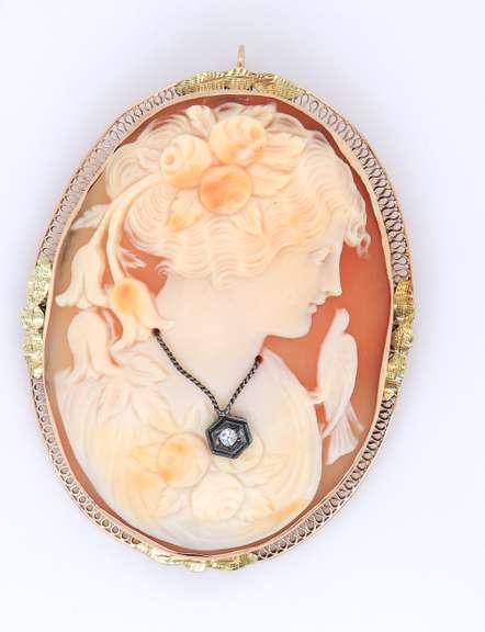 Antique Yellow Gold Shell Cameo Pendant Brooch with Diamond