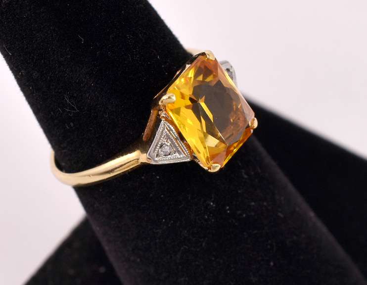 Stunning Citrine and Diamond Ring in 14K Yellow Gold