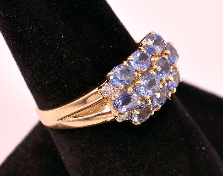 Lovely Purple Sapphire Ring in 14K Yellow Gold
