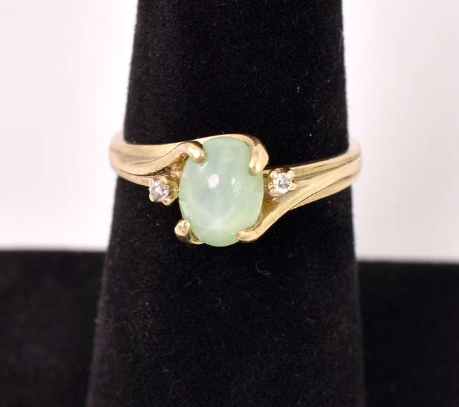 Distinct MInt Green Star Sapphire and Diamond Ring in Yellow Gold