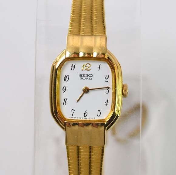 Vintage Ladies White Dial Gold-Tone Seiko, Pre-Owned.