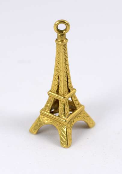 Sweet 18k Eiffel Tower Charm