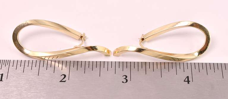 Amazing Twisting Hoop Earrings in 14K Yellow Gold