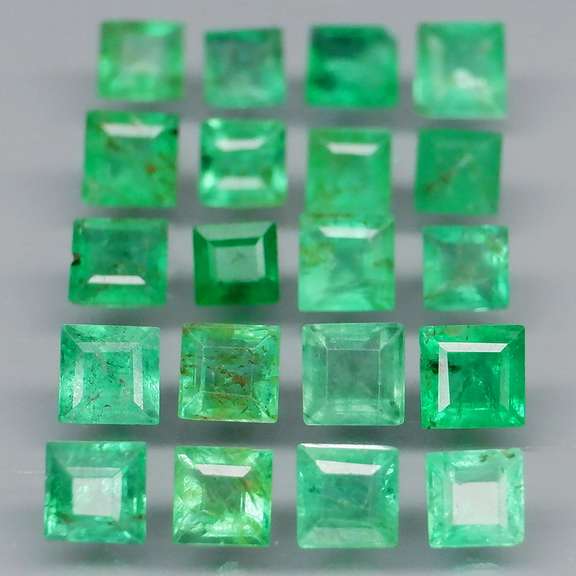 Vivid! Top green 3.19ct Colombian Emerald set
