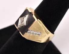 Lovely Onyx and Diamond Men's Ring in Yellow Gold