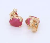 Cute Yellow Gold approximate 1.20ctw Oval Ruby Stud Earrings