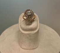Flower ring with diamonds in Rose gold