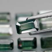 Stunning blue green 4.34ct Sapphire set