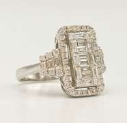 Gorgeous 18kt Solid White Gold & Diamond Ring