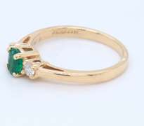 Stunning Yellow Gold Oval Emerald nad Diamond Side Ring