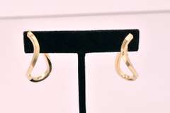 Amazing Twisting Hoop Earrings in 14K Yellow Gold