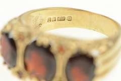 9K Yellow Gold 5.00 Ctw Garnet English Three Stone Squared Ring