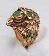 Well Detailed Mens Lion Ring with Emeralds