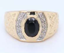 Attractive Yellow Gold oval Onyx Halo Diamond Nugg Ring