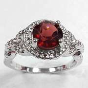 1.00 CT GARNET SILVER RING