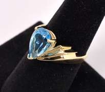 Elegant Blue Topaz Ring in Yellow Gold