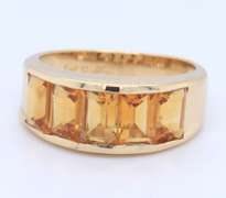 Dreamy Yellow Gold Baguette Cut Citrine Band