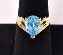 Elegant Blue Topaz Ring in Yellow Gold