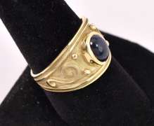 Glamorous Sapphire Ring in 14K Yellow Gold