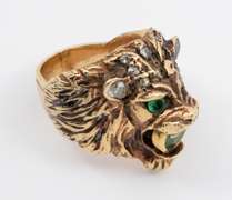 Well Detailed Mens Lion Ring with Emeralds