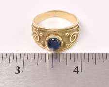 Glamorous Sapphire Ring in 14K Yellow Gold