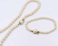 Set of Majorica Pearl Necklace and Bracelet