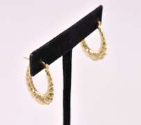 Darling Scalloped Hoop Earrings in 14K Yellow Gold