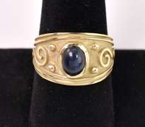Glamorous Sapphire Ring in 14K Yellow Gold