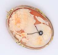Antique Yellow Gold Shell Cameo Pendant Brooch with Diamond